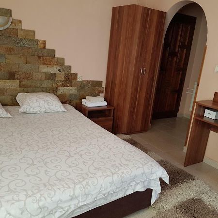 Family Hotel Zhelkovi - Olympia Kharmanli Eksteriør bilde